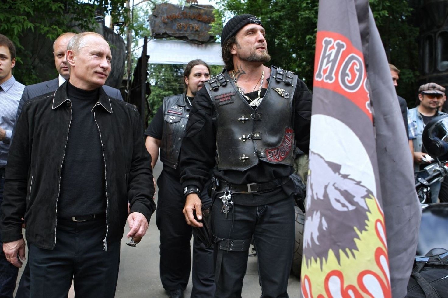 Bir olomon ichida katta dicks bilan eshak chuqur