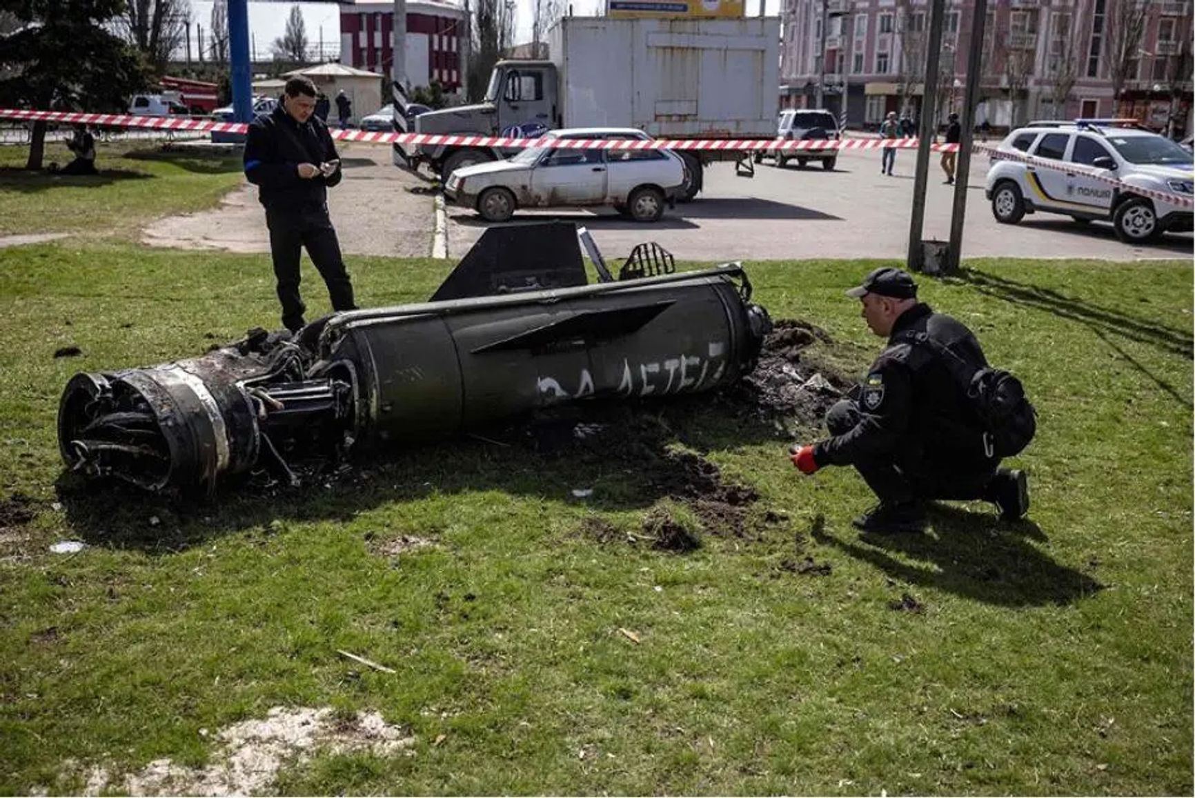 Краматорск. Ракета с кассетной боевой частью ударила по железнодорожному вокзалу, на котором в этот момент находилось большое количество людей