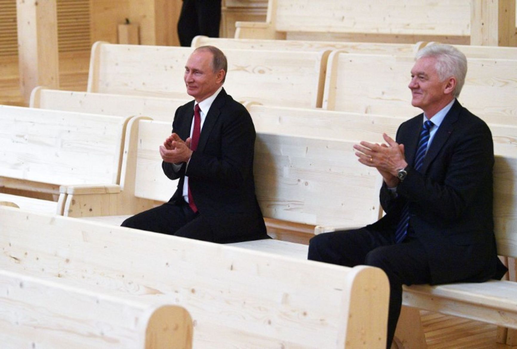 Putin and Timchenko applauding the Vienna court’s decision