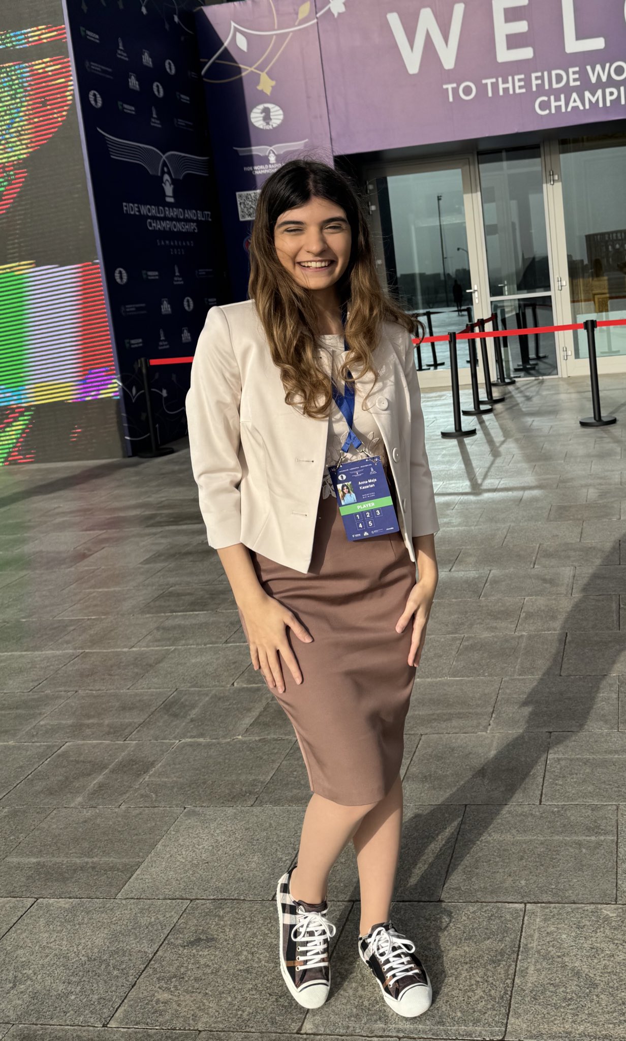 Казарян до того, как ей предъявили нарушение дресс-кода, в тех самых кедах