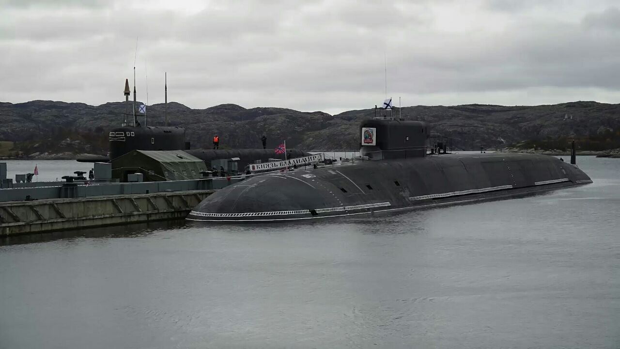 Отдельно из общего кадра: К-549 «Князь Владимир» проекта 955А, К-407 «Новомосковск»