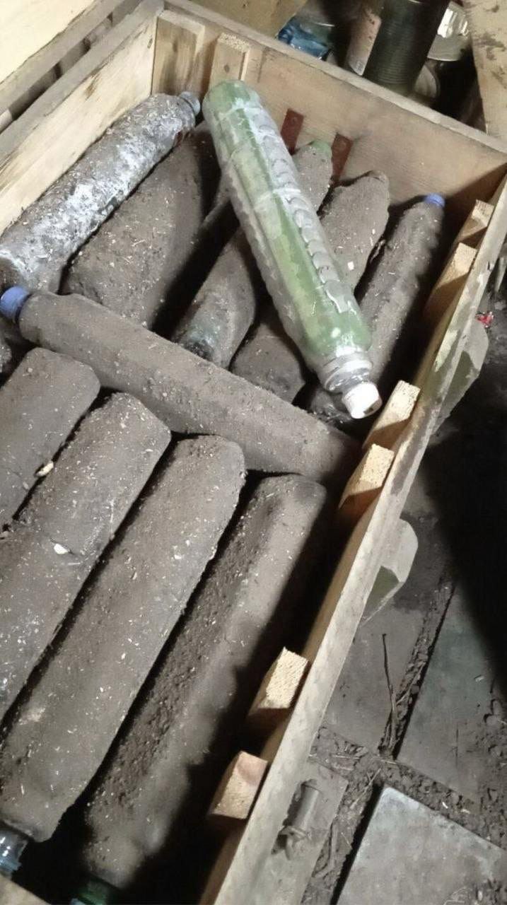 Замаскированные под выброшенные пластиковые бутылки мины