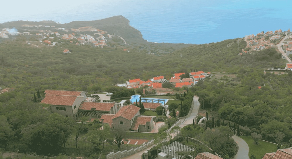 Дом мужа Екатерины Андреевой в Черногории