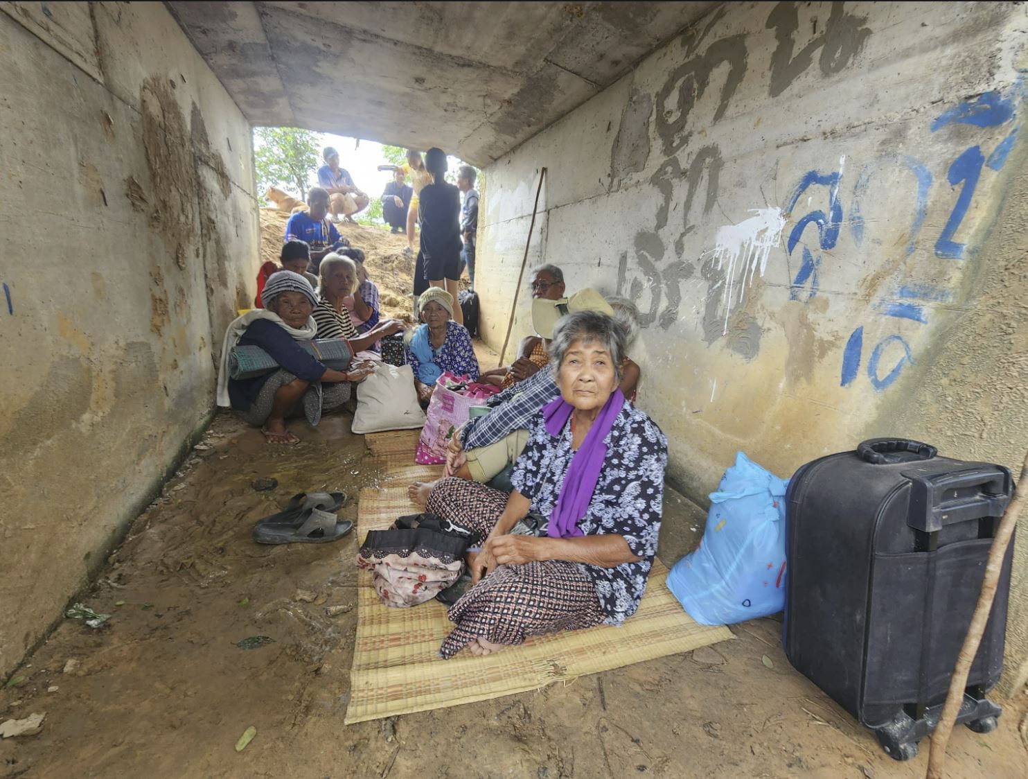   Тайцы, бежавшие от столкновений между тайскими и камбоджийскими солдатами, нашли убежище в провинции Сурин на северо-востоке Таиланда в четверг, 24 июля 2025 года