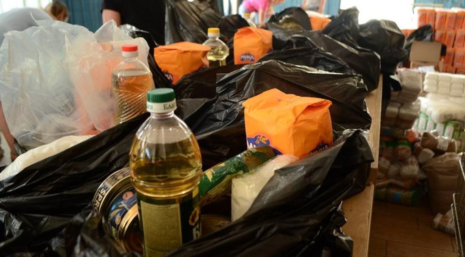 Volunteers collect packages for soldiers