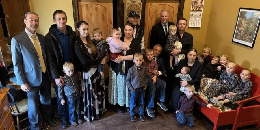 Роберт Кеннеди-младший в семье сектантов-меннонитов, чья дочь умерла от осложнений от кори, так как не была привита