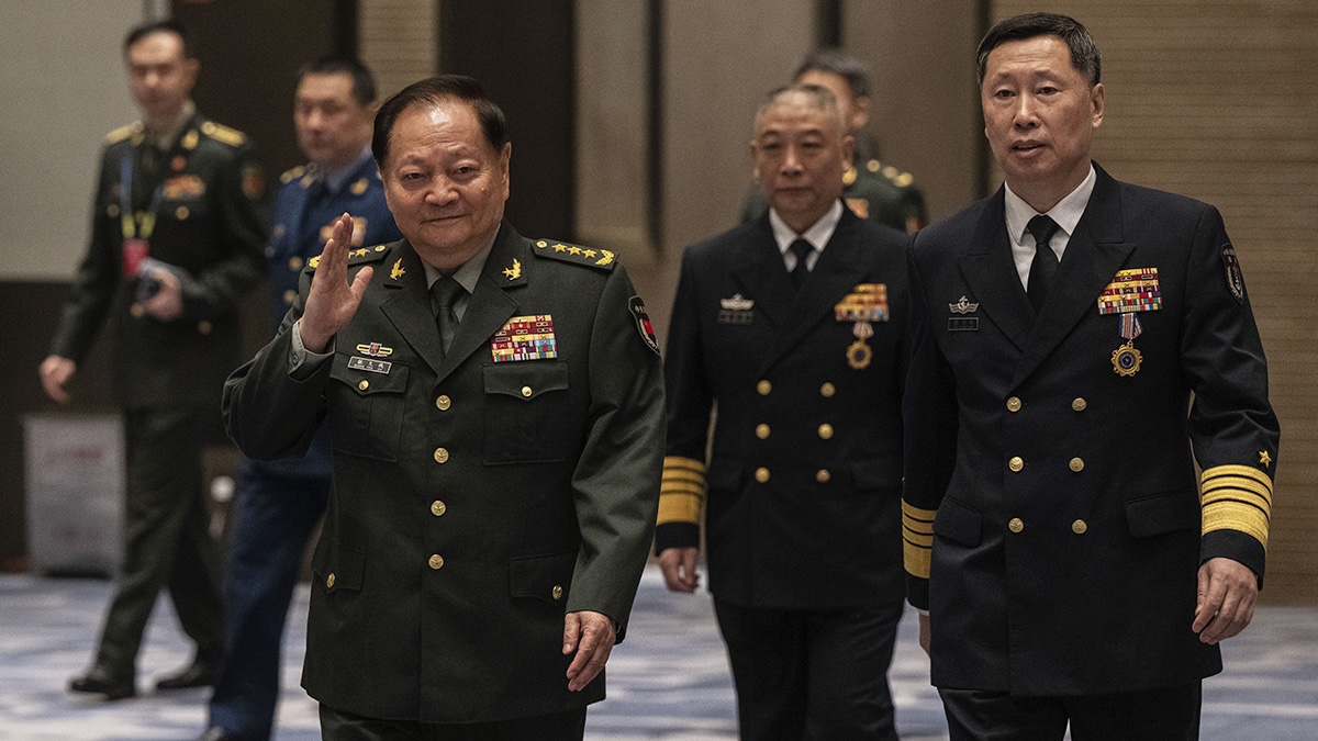 Генерал Чжан Юся (в центре)