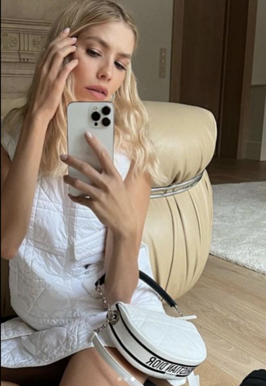 Elena Perminova (wife of Alexander Lebedev, a former State Duma deputy and currently Chairman of the Board of Directors of National Reserve Corporation and a member of the Foreign and Defense Policy Council) with a Dior Vibe bag (300 000 rubles)