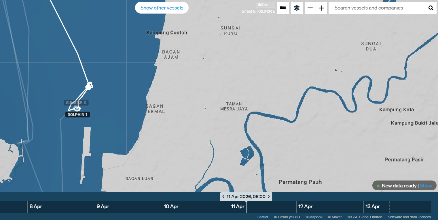 Маршрут судов Dolphin 01 и Sunrise G у берегов Малайзии. На карте видно, что они подходят на максимально близкое расстояние друг к другу, чтобы перекачать нефть