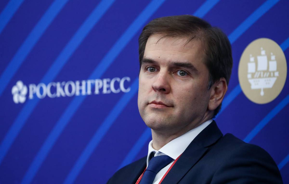 Сергей Новиков — земляк и регулярный член команды Кириенко на всех его постах, 20 лет назад работал редактором нижегородской радиостанции «Рандеву», а сейчас начальник управления президента РФ по общественным проектам и председатель совета директоров ВЦИОМ