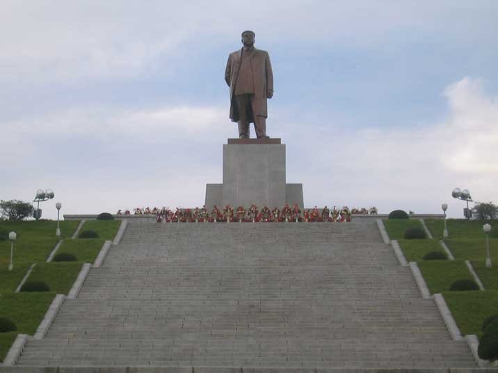 Памятник Ким Ир Сену вблизи демилитаризованной зоны