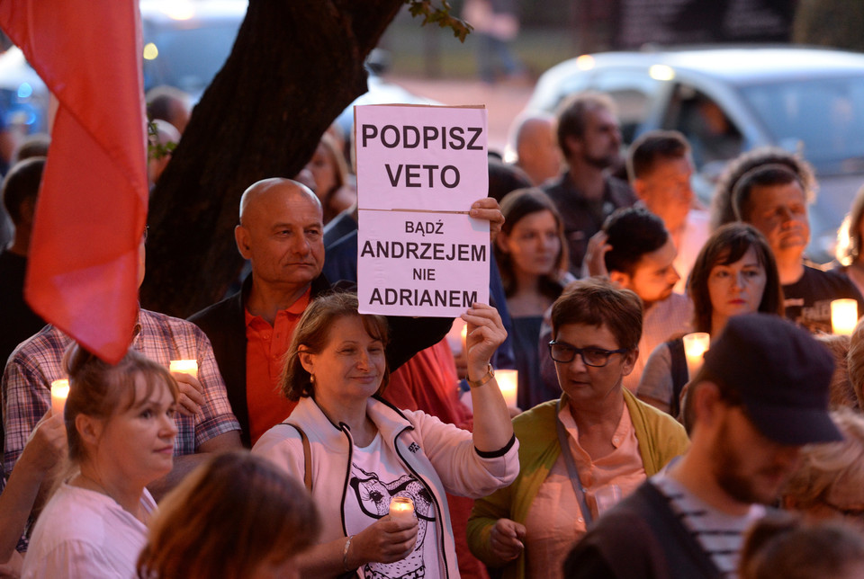 Наложи вето, будь Анджеем, не Адрианом