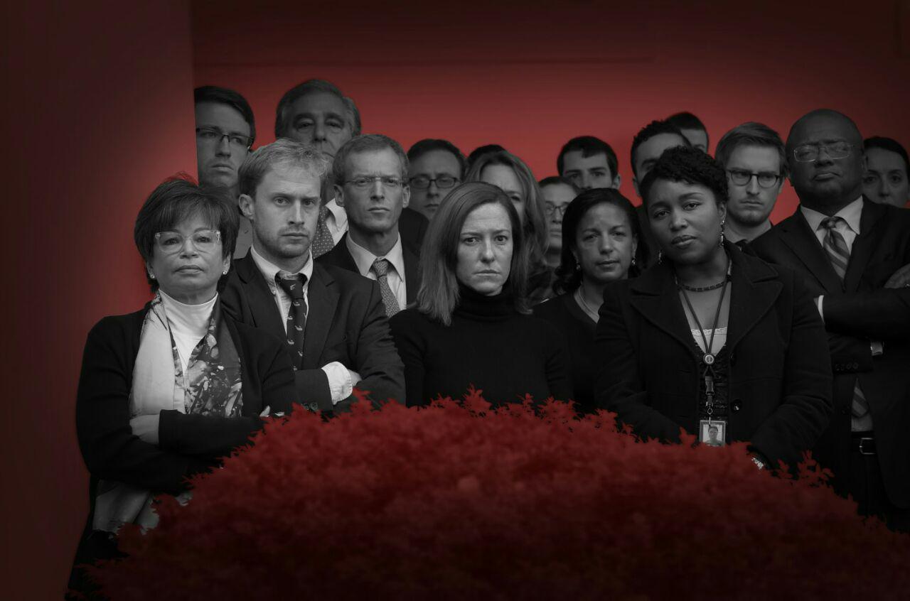 Сотрудники Белого дома слушают речь Барака Обамы по поводу результатов выборов. 9 ноября 2016 года, Розовый сад