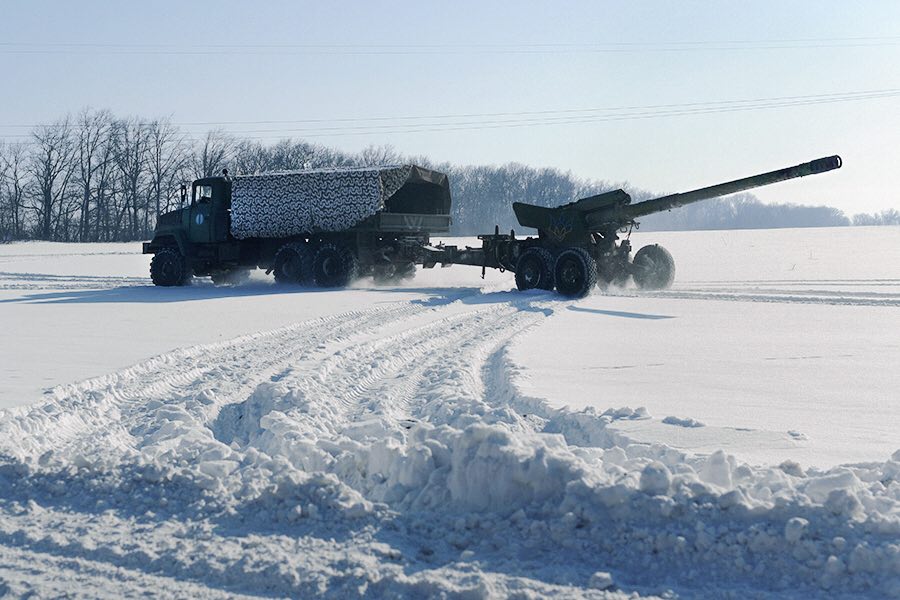 Украинская артиллерия в районе Авдеевки. Фото: Иван Боберський для РБК