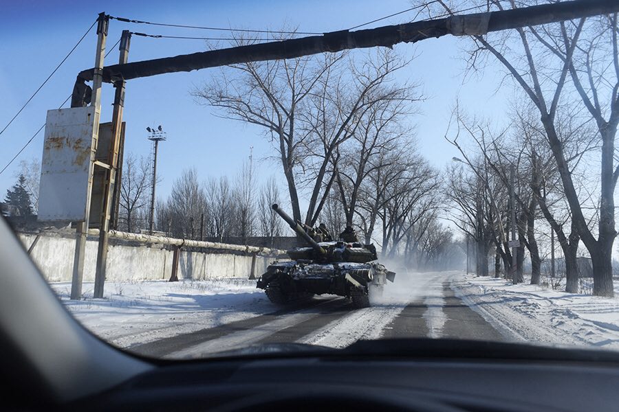Танк в Авдеевке. Фото: Иван Боберський для РБК