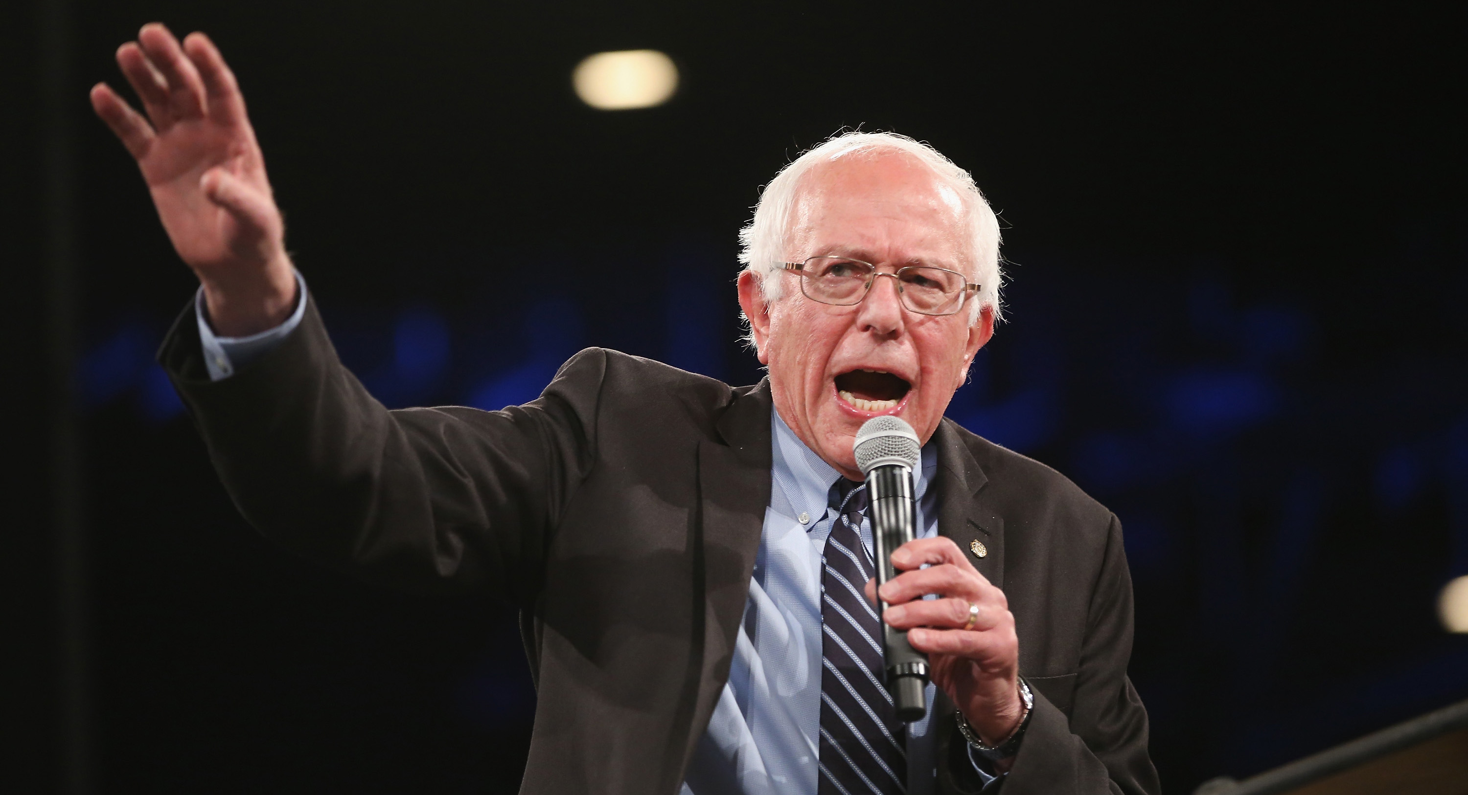 DES MOINES, IA - OCTOBER 24: Democratic presidential candidate Senator Bernie Sanders (I-VT) speaks to guests at the Jefferson-Jackson Dinner on October 24, 2015 in Des Moines, Iowa. The dinner is a major fundraiser for Iowa