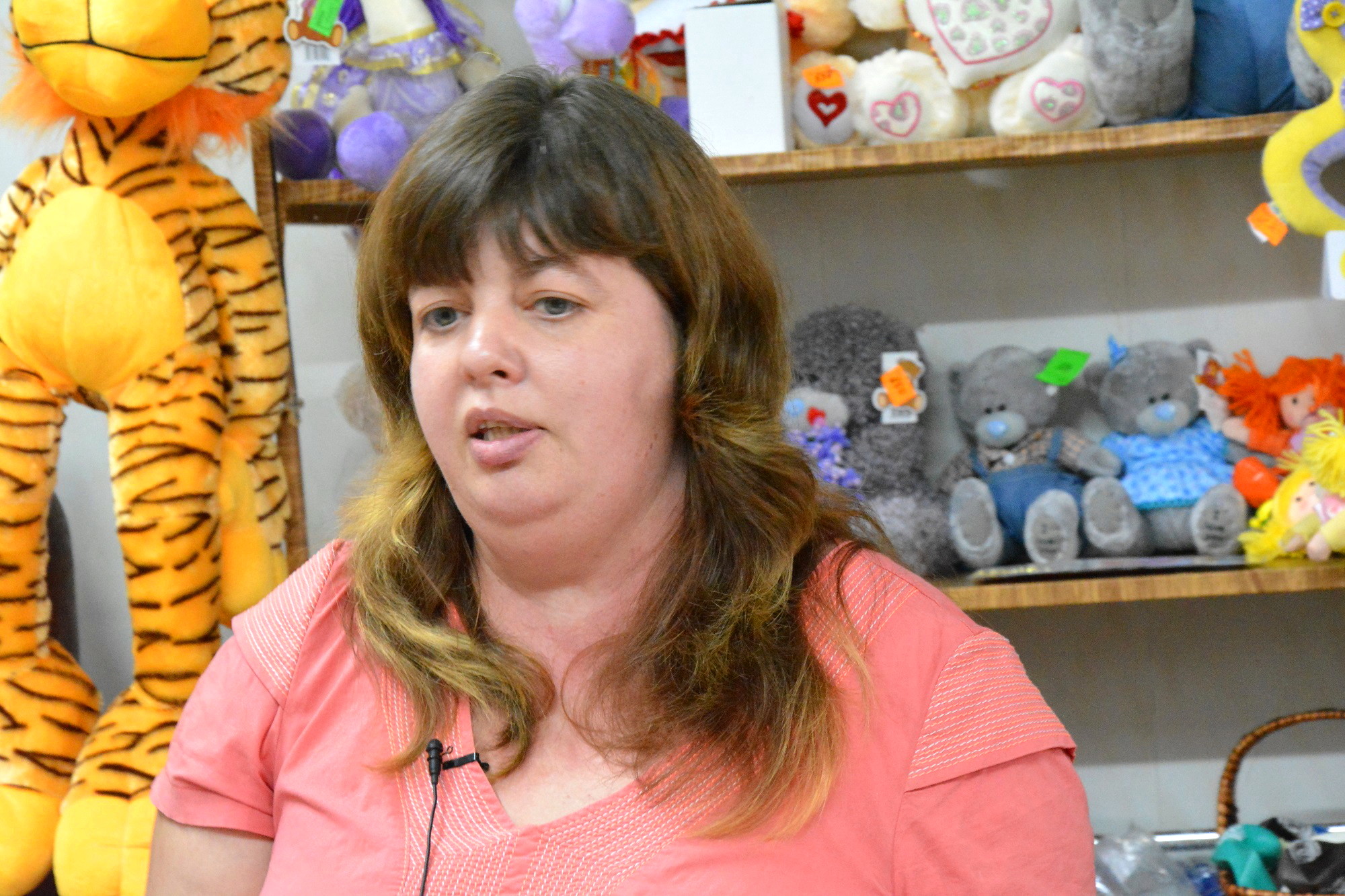 Многодетная мама Юлия Степанченко говорит, что стройка уже забрала у станичников лучший мелкий пляж