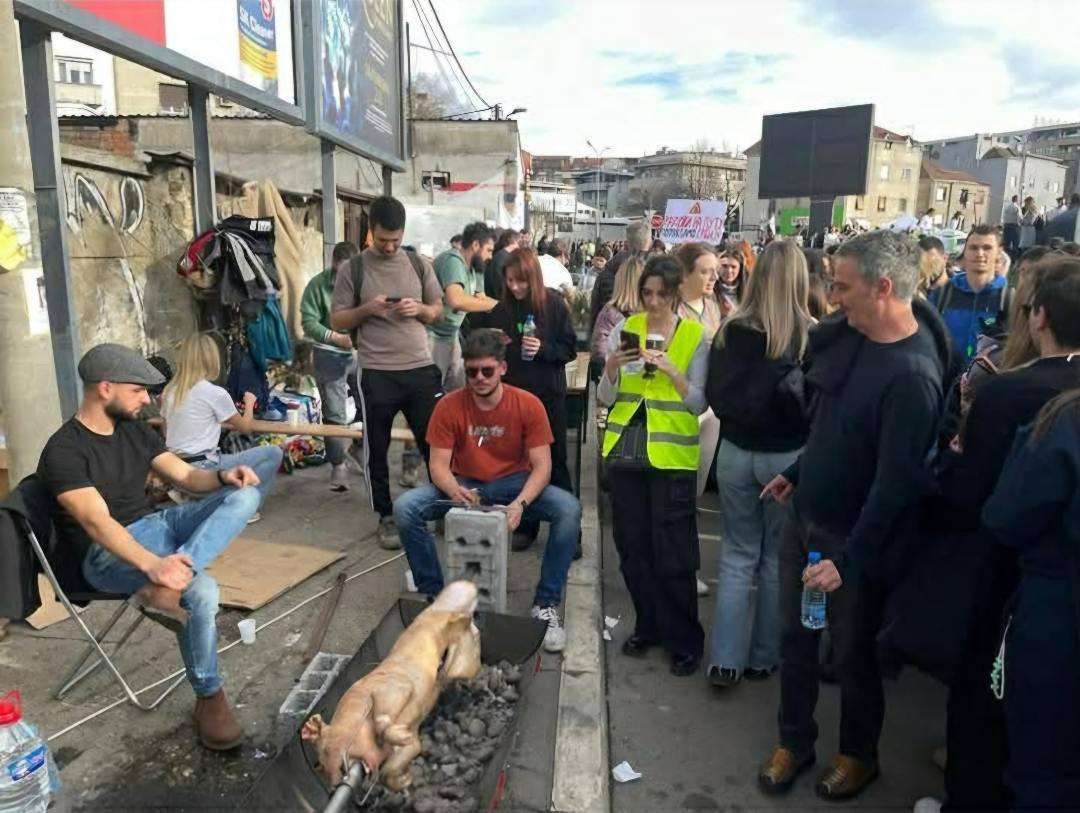 В Сербии проходят крупнейшие с падения режима Милошевича протесты. Они впервые представляют настоящую угрозу для власти Вучича — политолог