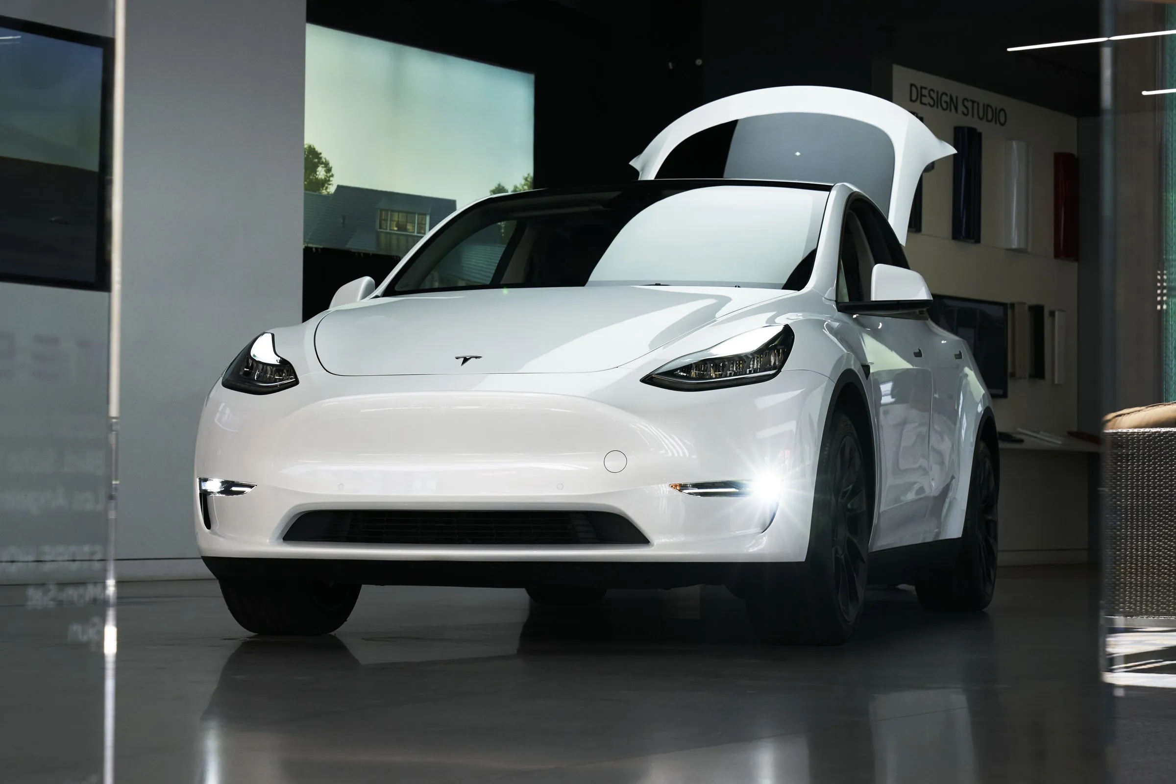 Tesla отзывает более 375 тыс. электромобилей Model 3 и Model Y 2023 года выпуска из-за проблем с усилителем руля