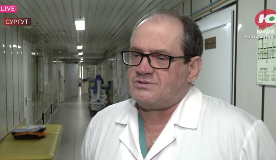 Акушер-гинеколог Михаил Курносиков. Скриншот из эфира «Дождя»