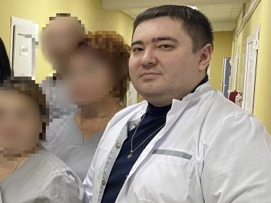 Директор диализного центра «Нефролайн-ДМГ» Илья Журавлëв. Фото: 3online