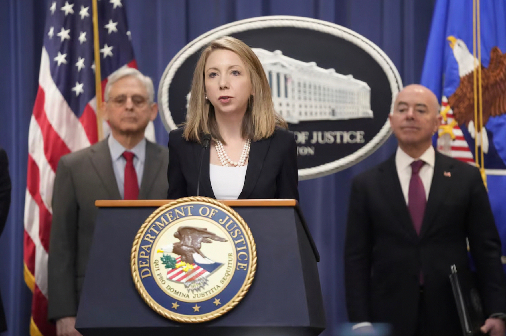 Джессика Абер, прокурор США по Восточному округу штата Вирджиния, выступает на пресс-конференции в Министерстве юстиции 6 декабря 2023 года в Вашингтоне. Фото: Mark Schiefelbein / AP