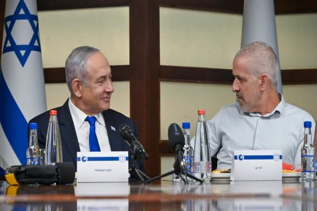 Премьер-министр Израиля Биньямин Нетаньяху и экс-глава ШАБАК Ронен Бар