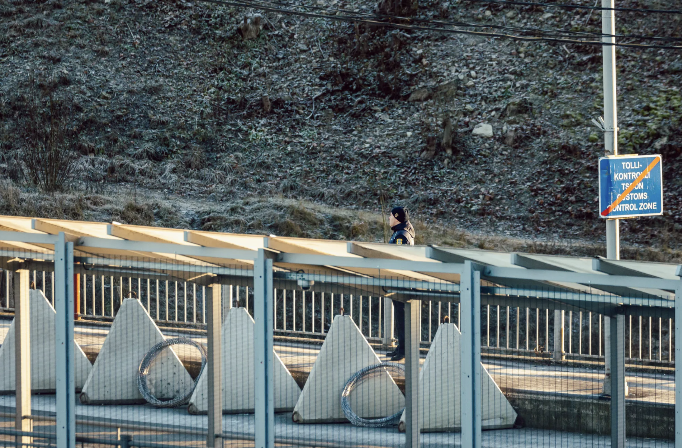 The bridge that links Narva to Russia’s Ivangorod was fortified with “dragon’s teeth” anti-tank obstacles in November 2023. Photo: Ilja Smirnov / Postimees