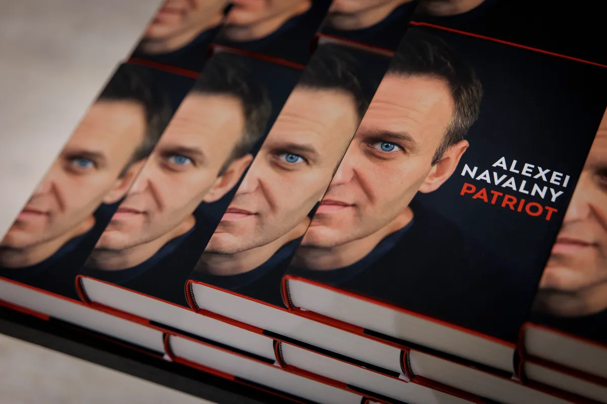 Patriot, Alexei Navalny's posthumously released autobiography, on display at a bookstore in London in October 2024. Photo: EPA-EFE / Tolga Akmen