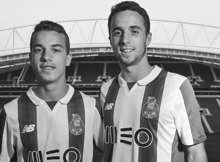 Диогу Жота (справа) и Андре Силва. Фото: футбольный клуб «Порту»