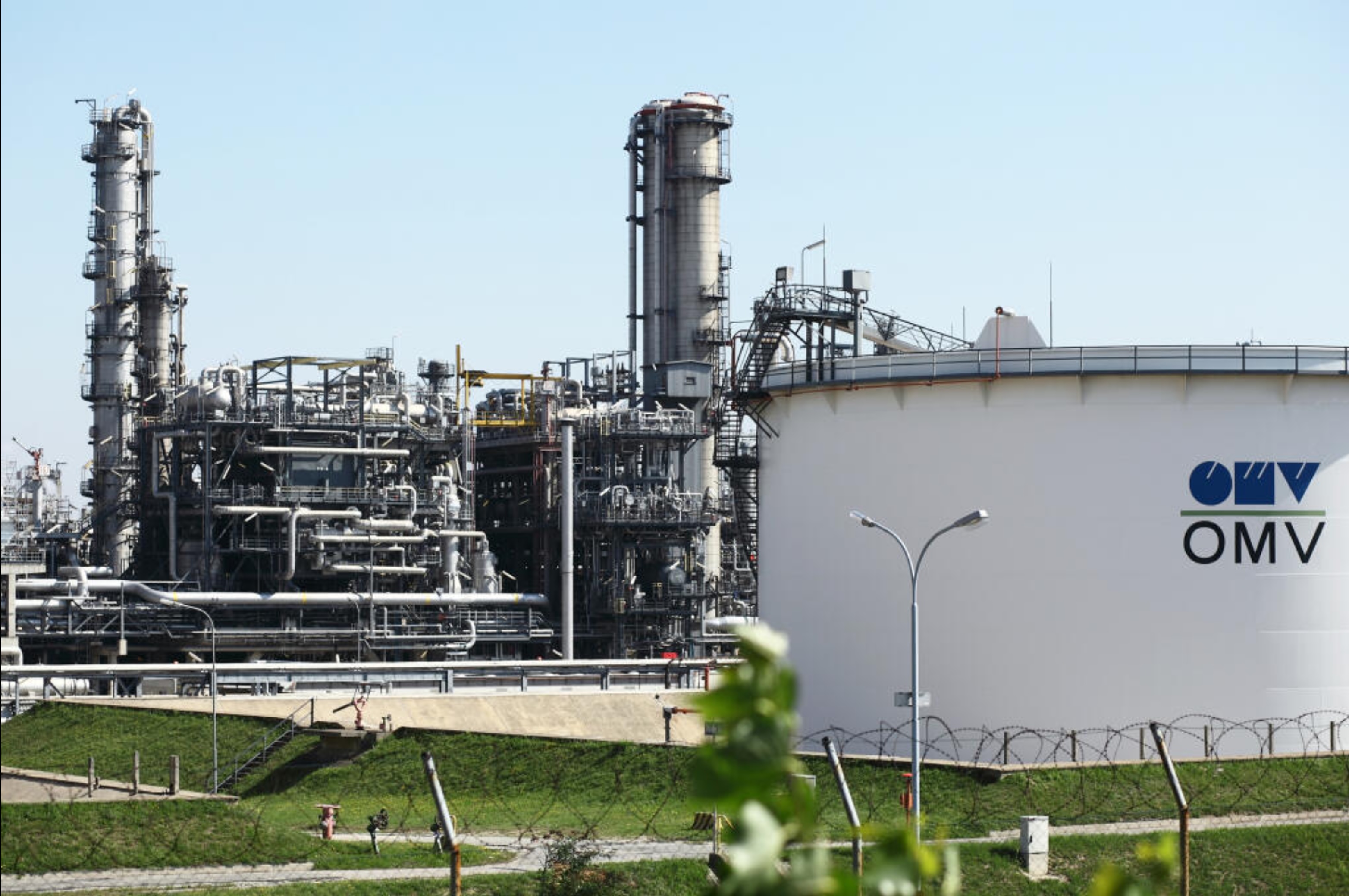 Switching to Western gas routed through Germany, Austria, and the Czech Republic would reportedly cost Slovakia an additional €70-90 million in transportation fees alone. Photo: OMV
