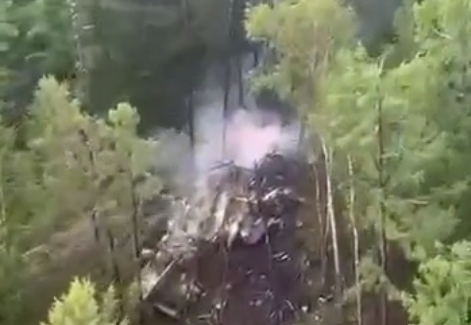 Фото: обломки разбившегося Ан-24 / соцсети