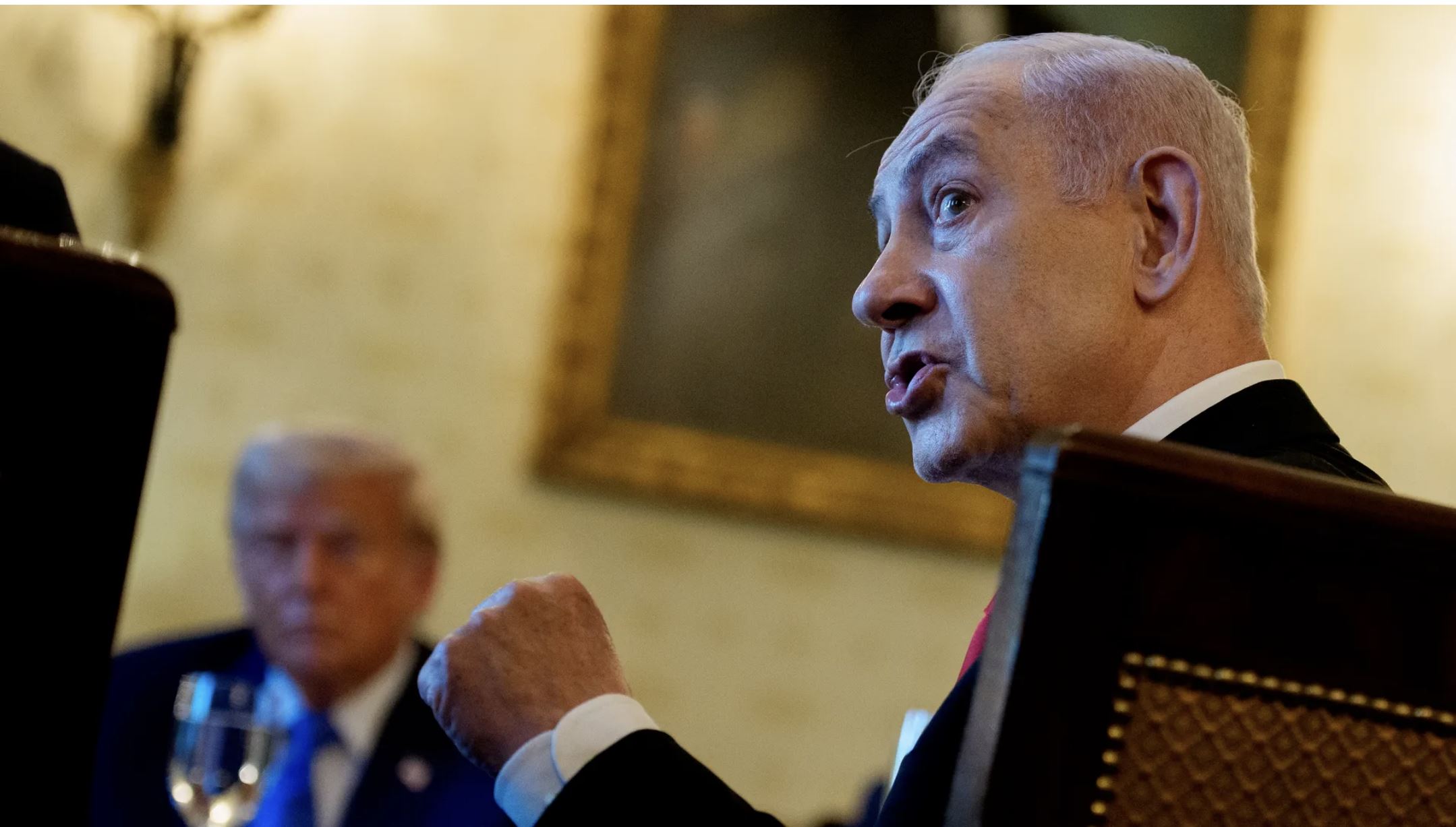 Нетаньяху во время встречи с Трампом в Белом доме в июле. Фото: Эндрю Харник/Getty Images