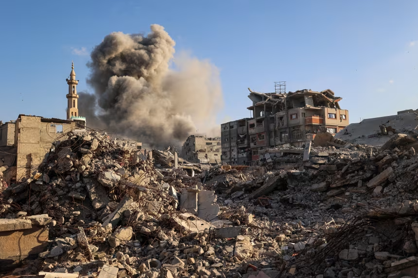 Фото: последствия удара Израиля по сектору Газа после нападения на военных ЦАХАЛ, 19.10.2025 / AFP