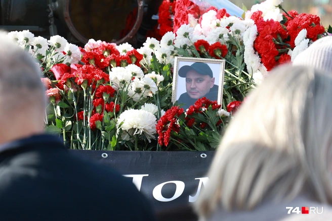 Фото: мемориал в память погибших на заводе в Копейске, Челябинская область / 74.RU