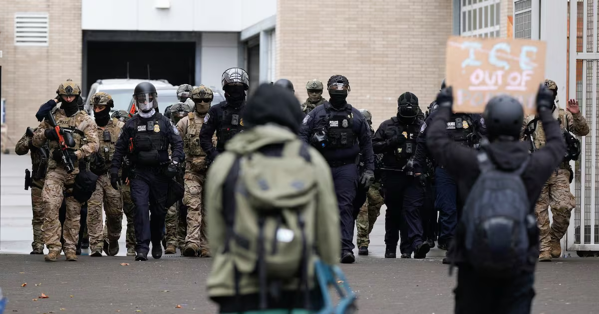 Протесты перед офисом ICE в Портленде, 11.10.2025. Источник: AP 
