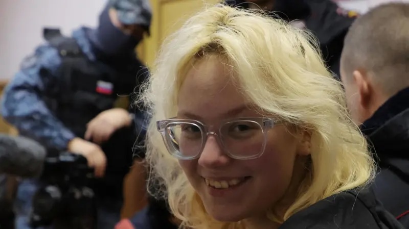 18-year-old Diana Loginova, also known by her stage name Naoko, is the lead singer of the street band Stoptime. Photo: Anton Vaganov / Reuters