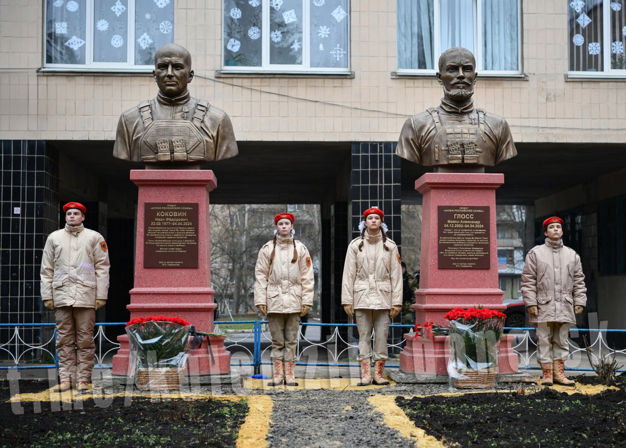 Monuments to Russian national Ivan Kokovin and U.S. citizen Michael Gloss, the son of high-ranking CIA official Juliane Gallina, were unveiled in front of a school in Russian-occupied Donetsk on Dec. 10. Photo: Alexei Kulemzin (@kulemzin_donetsk / Telegram)