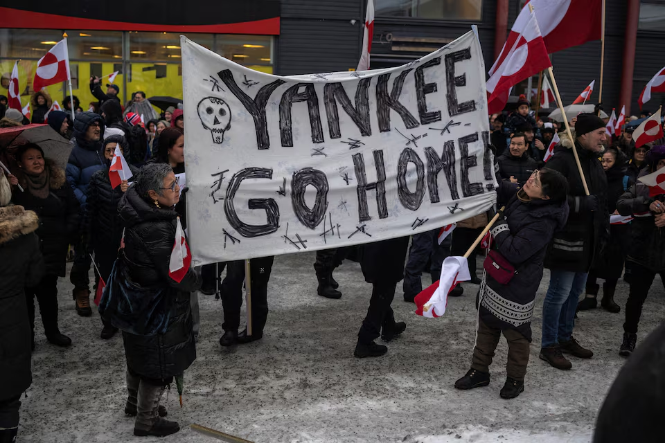 Фото: акция протеста против планов Трампа аннексировать Гренландию, 17 января / Reuters