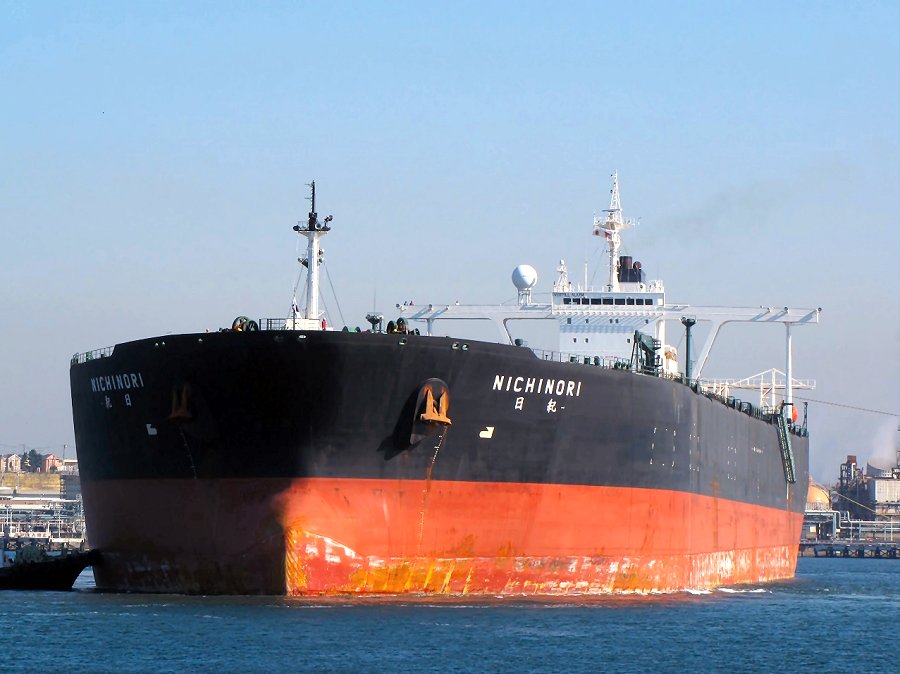 Танкер NICHINORI, позднее неоднократно переименованный и в настоящее время ходящий под именем NORA (IMO 9237539). Фото: Auke Visser's International Super Tankers