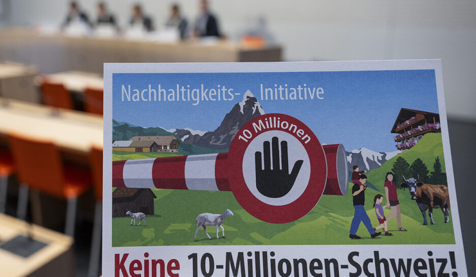 Фото: листовка с рекламой кампании «Нет 10-миллионному населению Швейцарии»