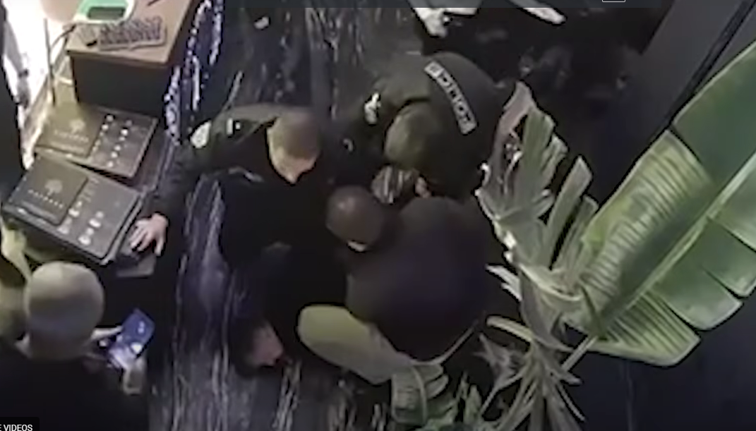 Задержание жителя Чечни в Ереване. Скришот видео полиции Армении