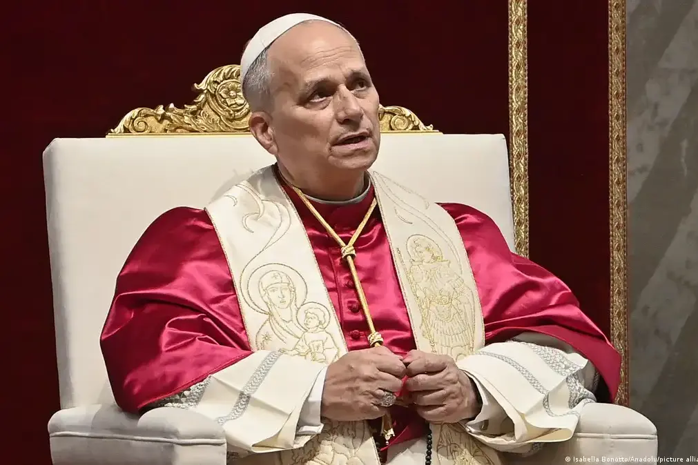 Папа римский Лев XIV во время молитвы за мир, 11 апреля 2026 года. Фото: Isabella Bonotto / Anadolu