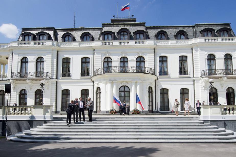 Чехия ужесточила правила передвижения российских дипломатов