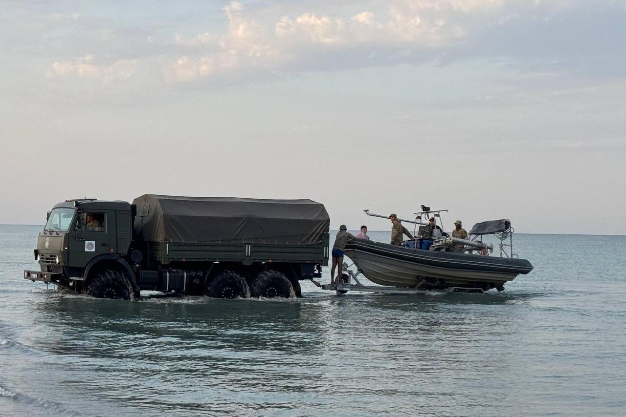 В Казахстане арестованы пять человек после гибели 14 военных на учениях на Каспии
